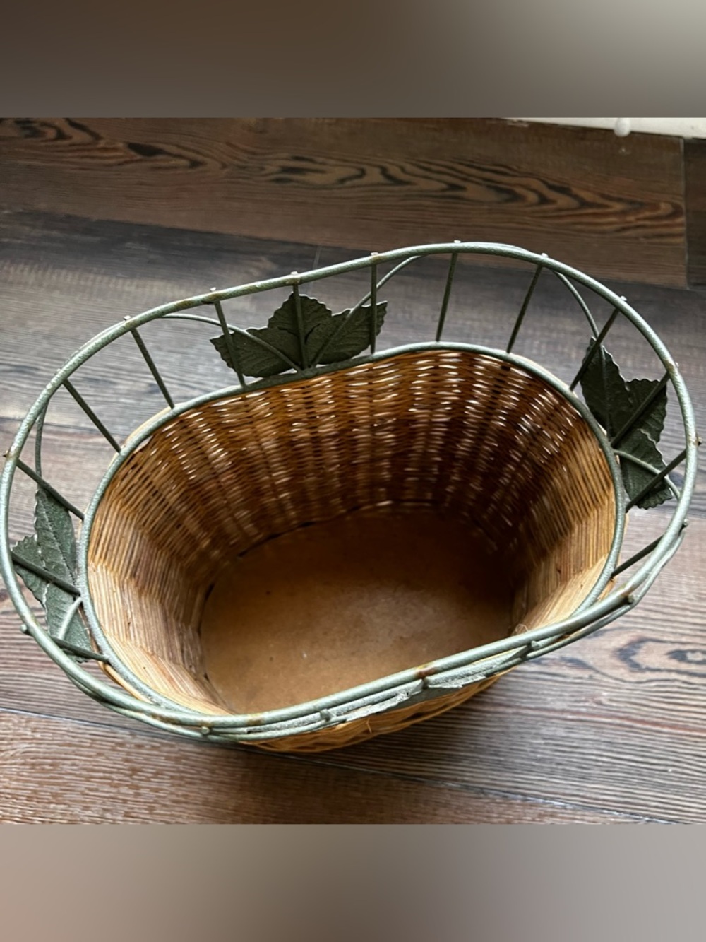 Vintage Wicker and Metal Ivy waste basket 11" x 11" x 7" - Picture 5 of 9